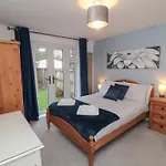 17 Costa Way