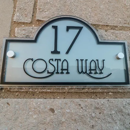 Holiday home 17 Costa Way *
